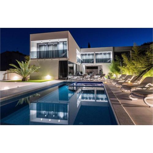 Villa Mariner