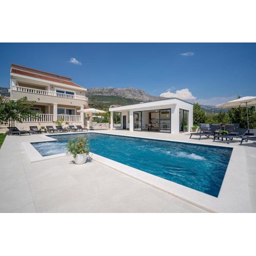 Villa Marisa with 51sqm pool, 5 bedrooms, gym