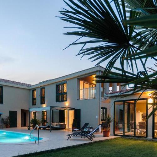 Villa Marta Luxury House with Heated Pool