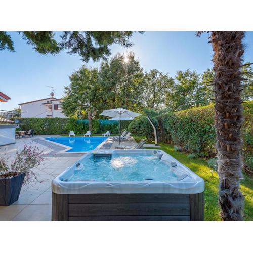 Villa Martimar with pool and hot tub in Istria