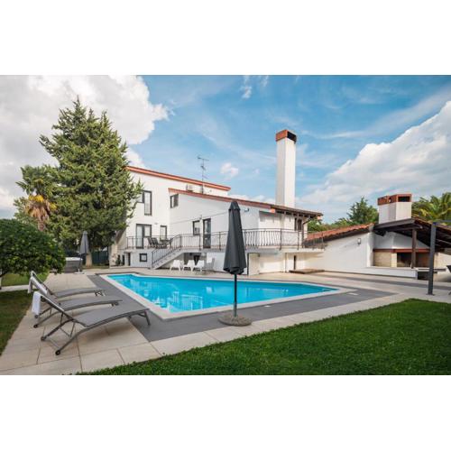 Villa Marty with Private Pool and Jacuzzi
