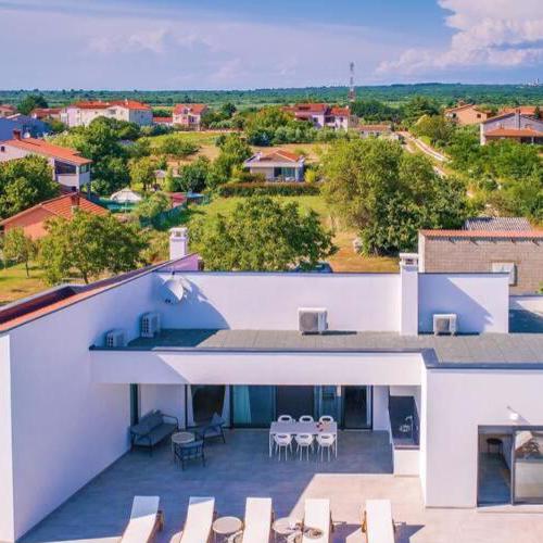 Villa Mateo with heated pool