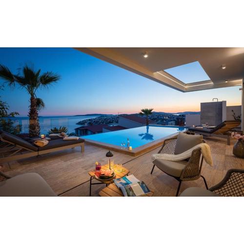 Villa Maxime with Heated Pool
