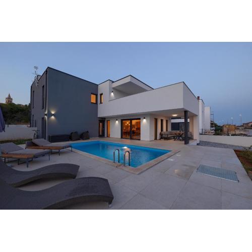 Villa Mayla