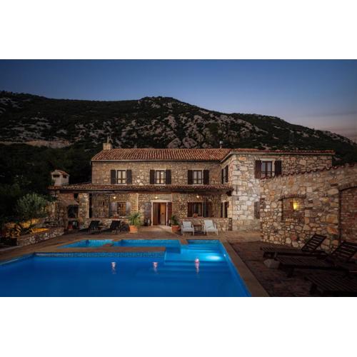 Villa Mea With Private Pool - Happy Rentals