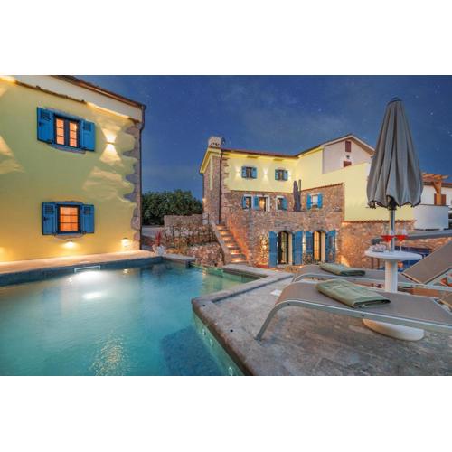 Villa Melary with Pool and Jacuzzi