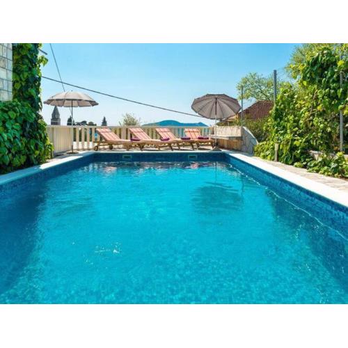 Villa Mia -Three-Bedroom Villa with Swimming Pool