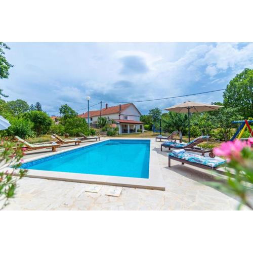 Villa Mia with Pool