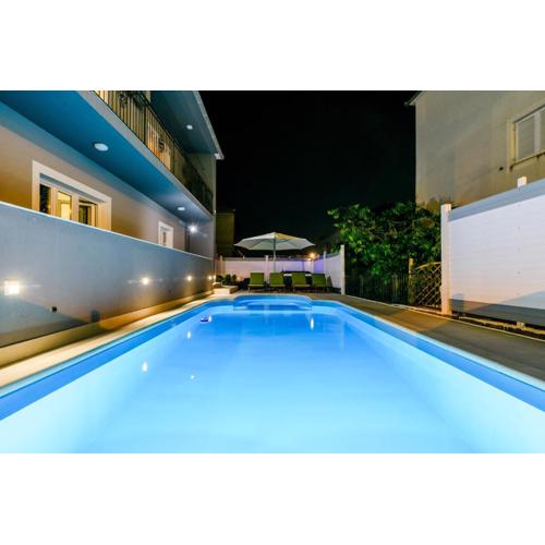 Villa Mihaela with private pool, jacuzzi and free secure parking