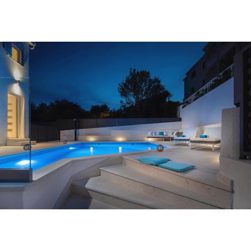 Villa Miholina - with heated swimming pool