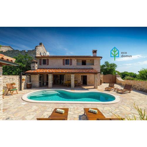 Villa Milica for 6 people - pet friendly eco house with private pool