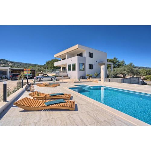Villa Ming - pool, sea-view and peace
