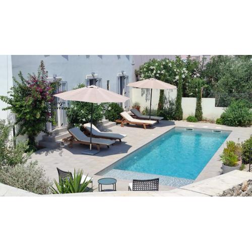 Villa Mira with a heated pool and a sea view