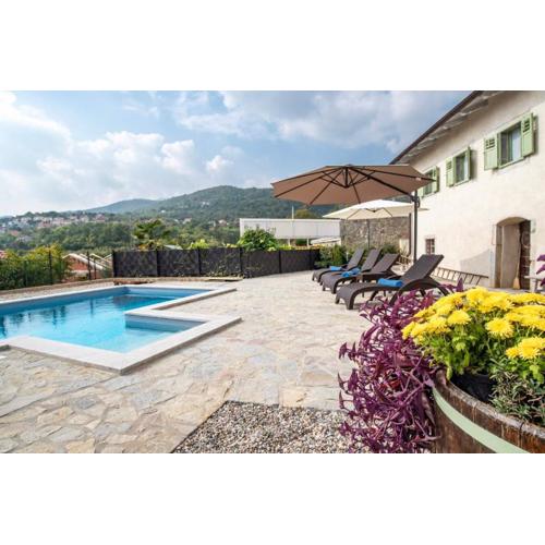 Villa Mira with pool