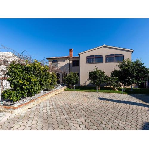 Villa Mira