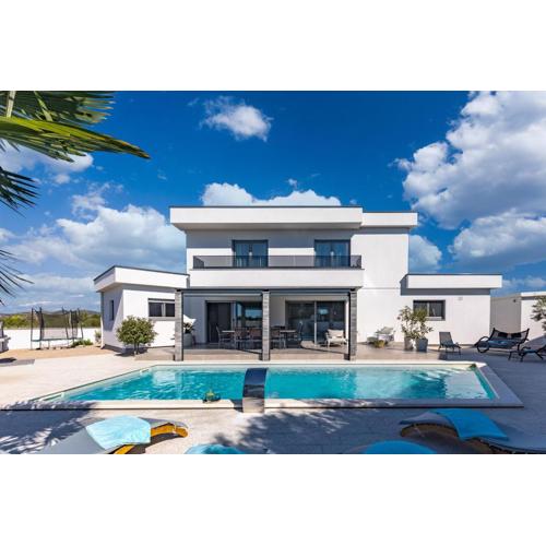 VILLA MIRAKUL
