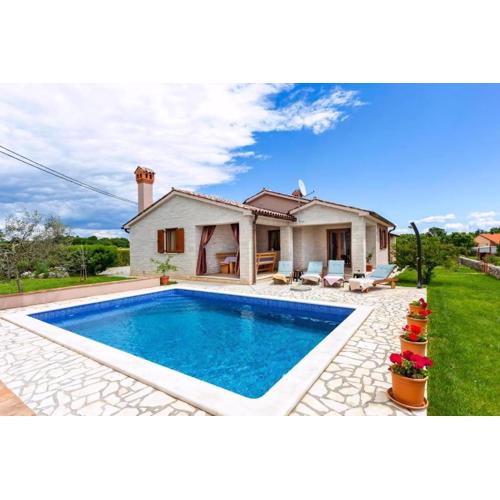Villa Mirela Mit Garten Und Einem Schönen Pool