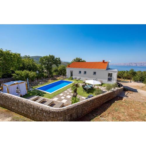 Villa Mirjam with swimming pool, jacuzzi and sea view