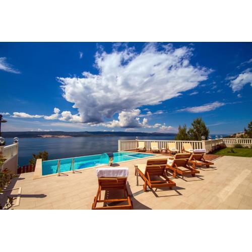 Villa MIRNA with heated pool & whirlpool, traditional wine bar, 150m from sea