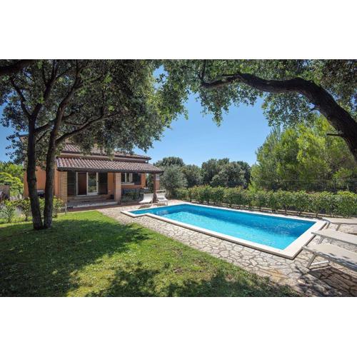Villa mit beheiztem Privatpool, BBQ, Darts