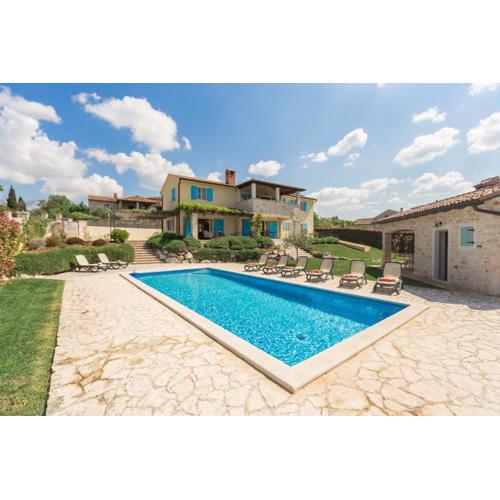 Villa Mit Pool, Garten Und Sommerküche