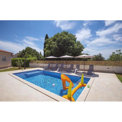Villa mit Pool und klimatisierten Schlafzimmern