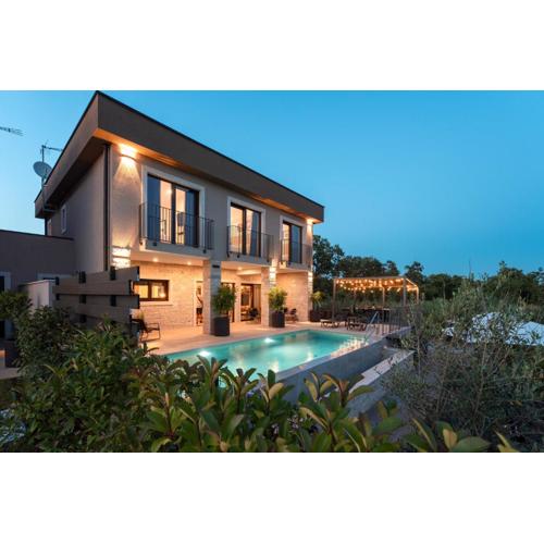 Villa Mit Pool Und Wellness Für 8 Personen