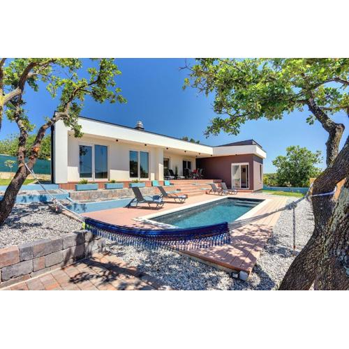Villa mit privatem Pool nur wenige Minuten von den Stränden