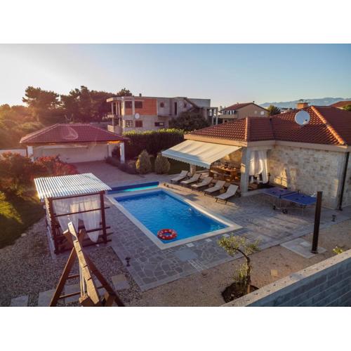 Villa Mlb with heated pool, sauna and jacuzzi- by TA Leut Agency
