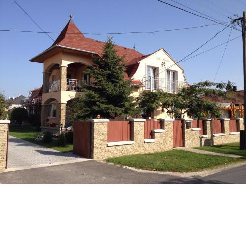 Villa Mónika