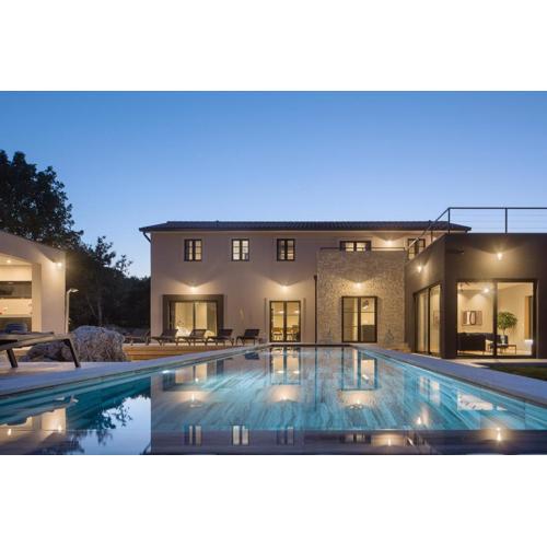 Villa Mons Caldera for 10 people with 40 m2 infinity heated pool & kids playground
