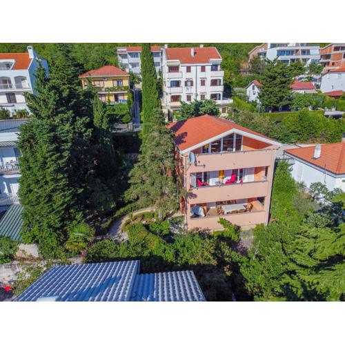 Villa Monticello Crikvenica, 200m from sea with rome garden