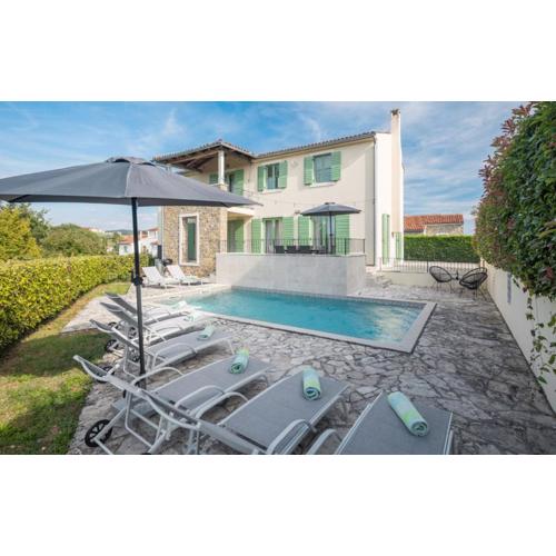 Villa Morgan for 8 people in Central Istria with 45 m2 private pool & pet friendly