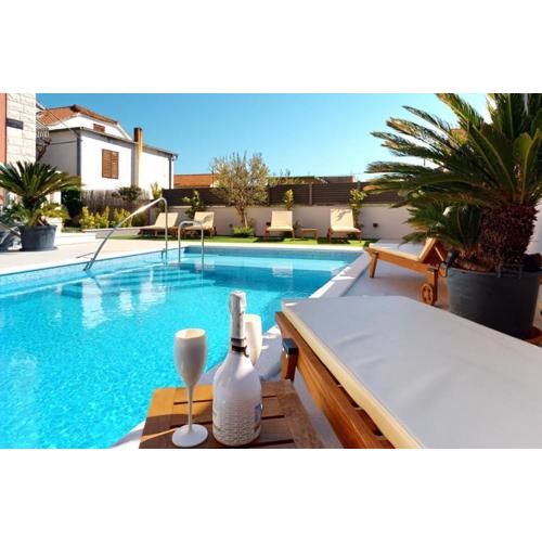 Villa Nana with pool