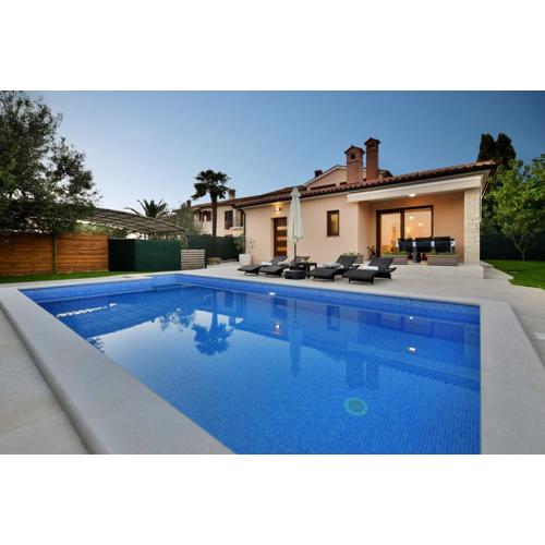 Villa Natali with private pool and kids playground near Fažana
