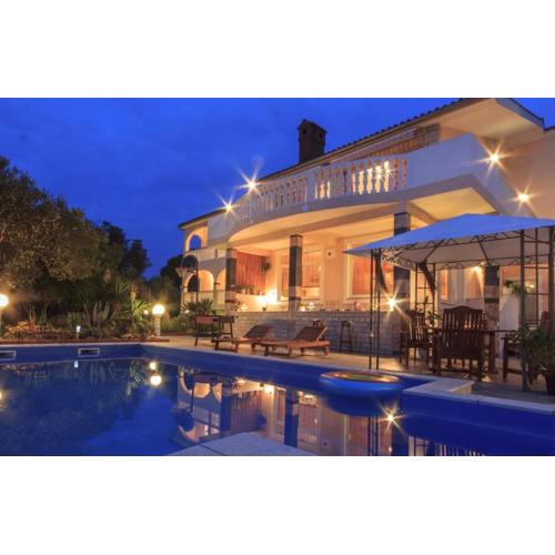Villa Natalia Peroj, mit privaten Pool
