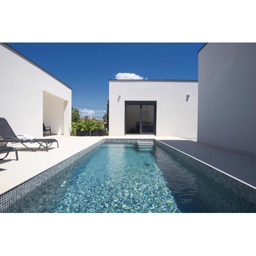 Villa Nauta - beautiful ground floor villa for 4 people with playground & sauna Pula