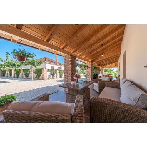 Villa Navita Augustinus with pool