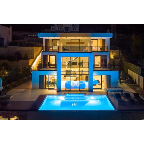 Villa Naya with Heated Pool and Hot Tub