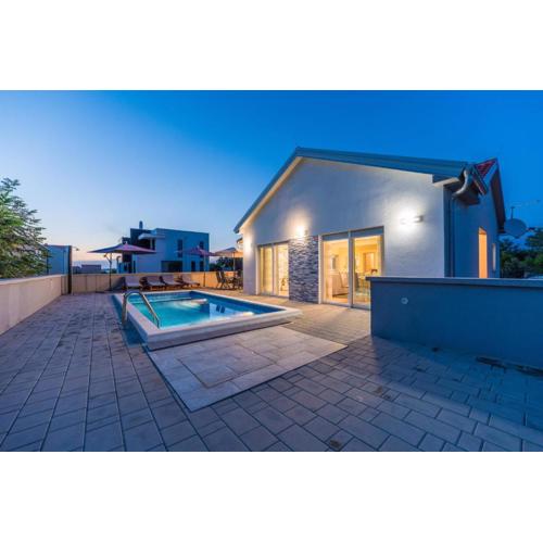 Villa Nicolle only 50meters from the beach - by TA Leut Agency