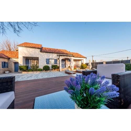 Villa Niko with heated pool