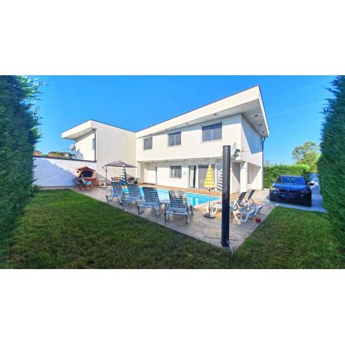 Villa Nin with private pool