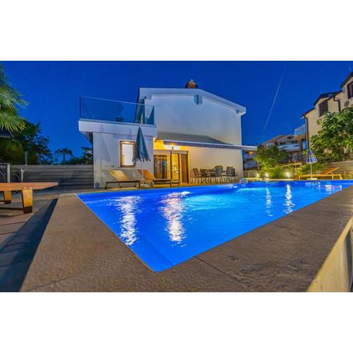 VILLA NINA MALINSKA 150m FROM THE BEACH, SWIMMING POOL