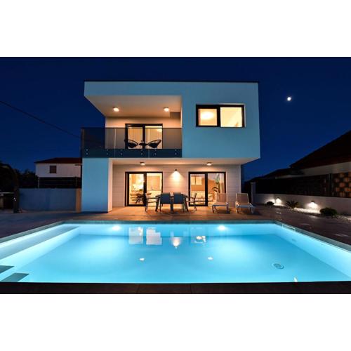 Villa Nostro Porto with pool