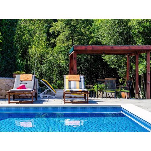 Villa Oasis Cypress - Three Bedroom Villa with Terrace and Swimming Pool