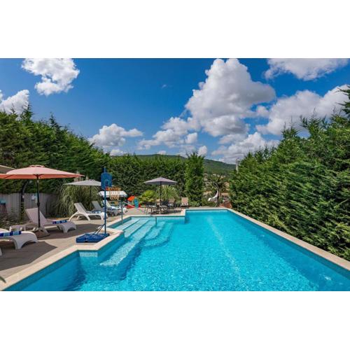 Villa Okra With Pool - Happy Rentals