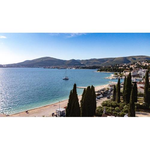 Villa Okruk-10 meters away from the beach