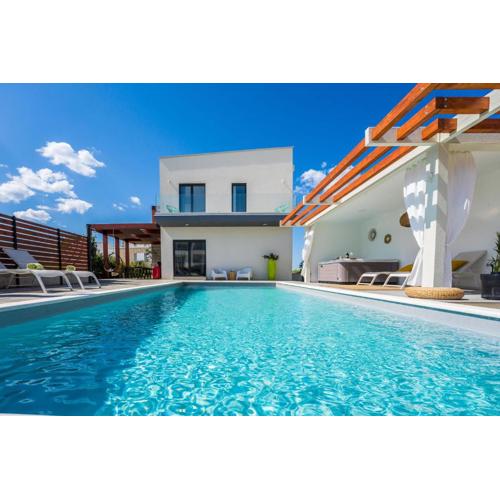 Villa Olea with heated pool and jacuzzi