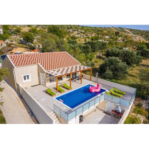 Villa Olivia - Jasenice, with swimming pool and jacuzzi