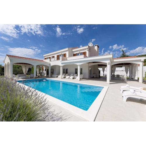 Villa Olivia - Peaceful Family Paradise Near Beach